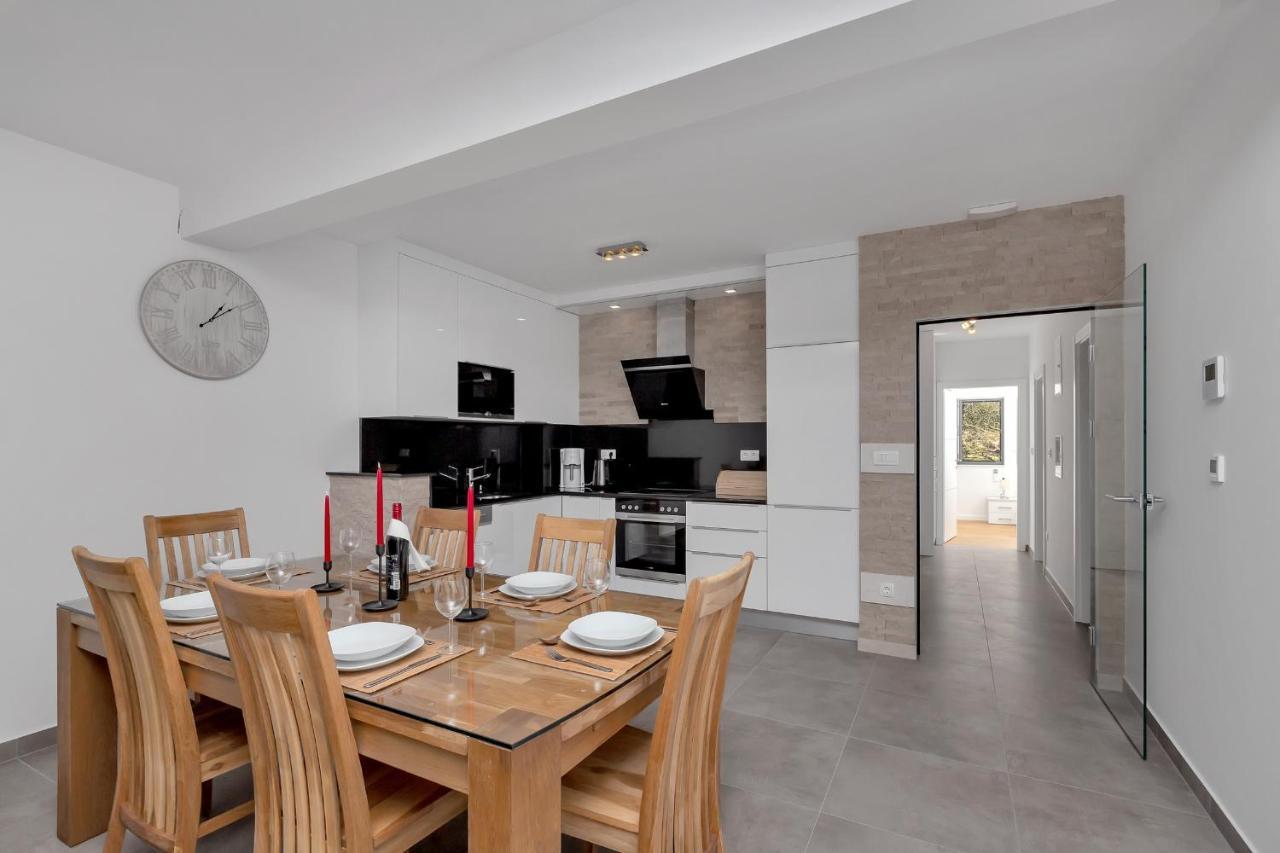 Luxury Apartment Sidro With Free Beach Parking Makarska Kültér fotó
