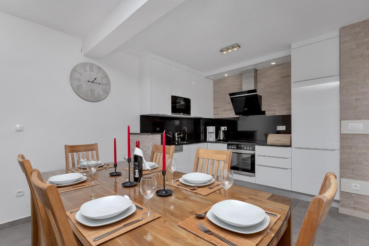 Luxury Apartment Sidro With Free Beach Parking Makarska Kültér fotó